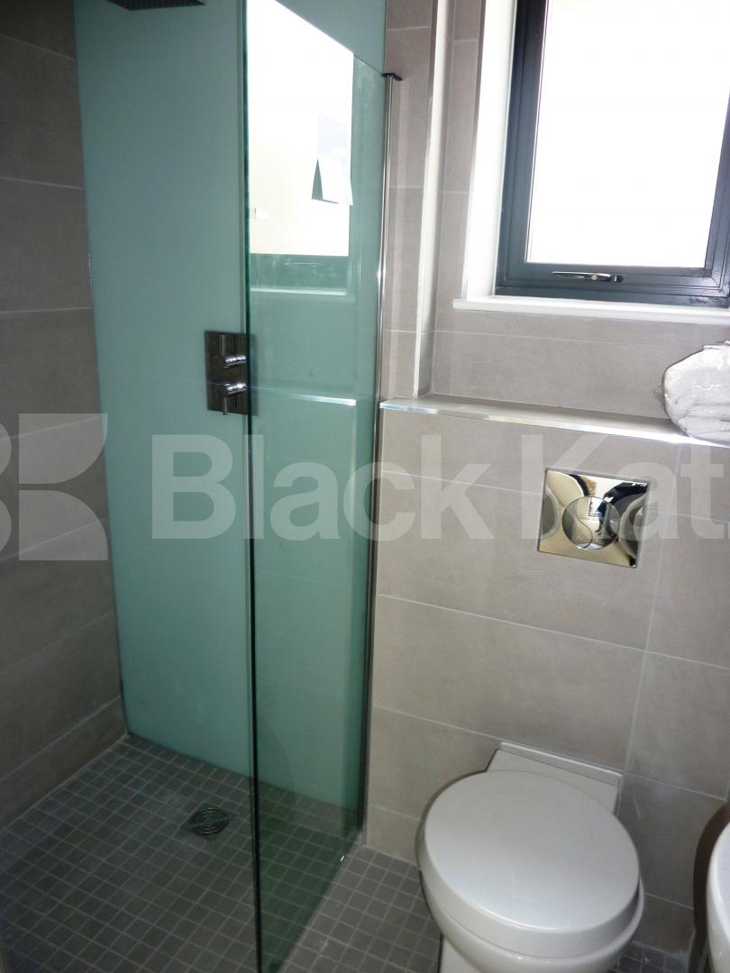 			3 BATHROOMS-2 TERRACES-A MUST SEE!, 4 Bedroom, 1 bath, 1 reception Mews House			 Charlton King Mews, KENTISH TOWN